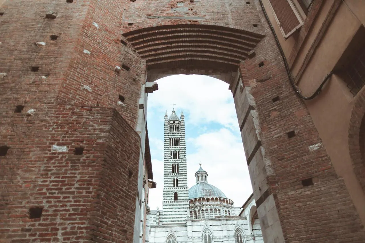 ***  Torre Del Fuggisole Otel Siena İtalya