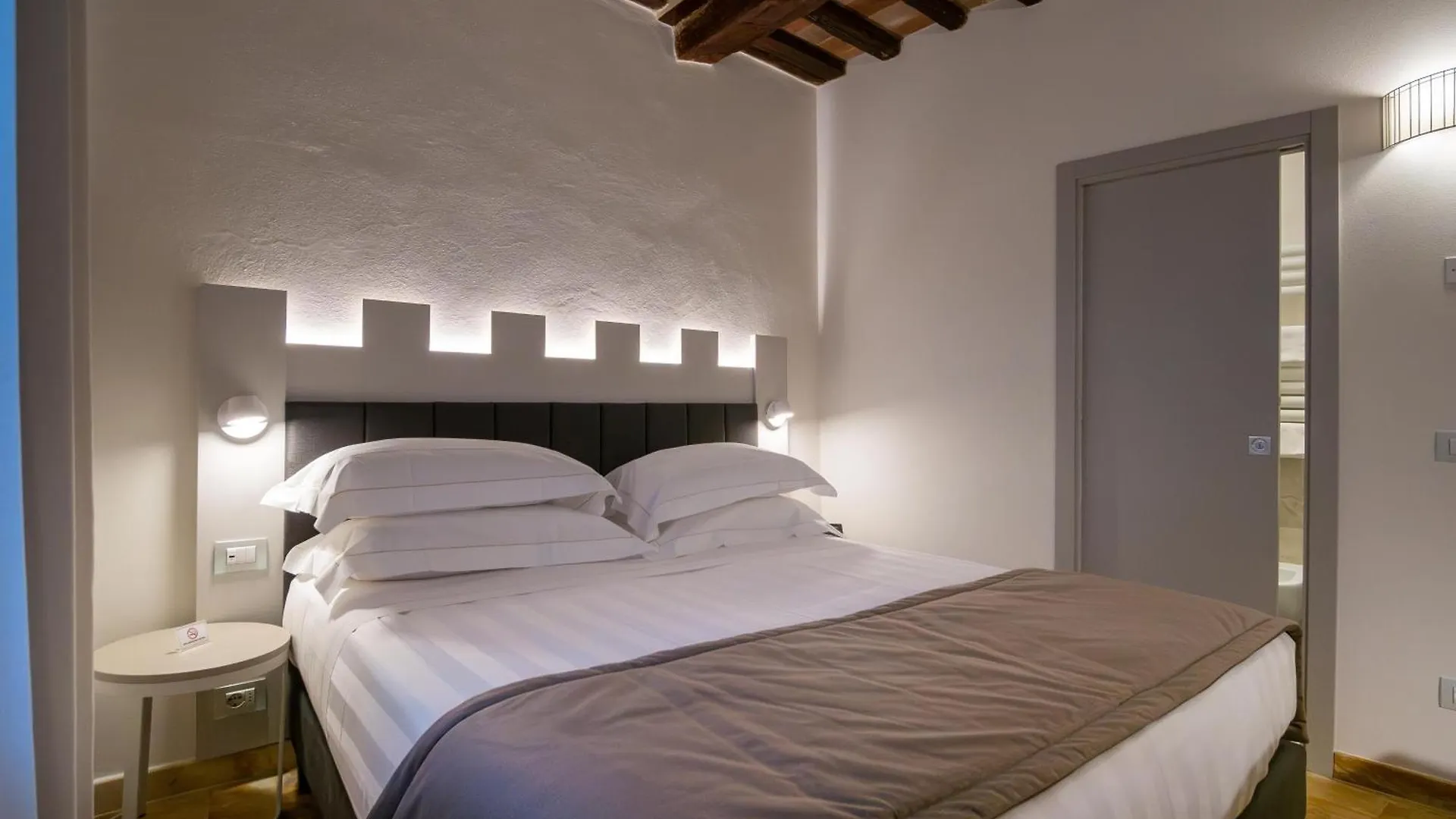 Torre Del Fuggisole Otel Siena 3*,