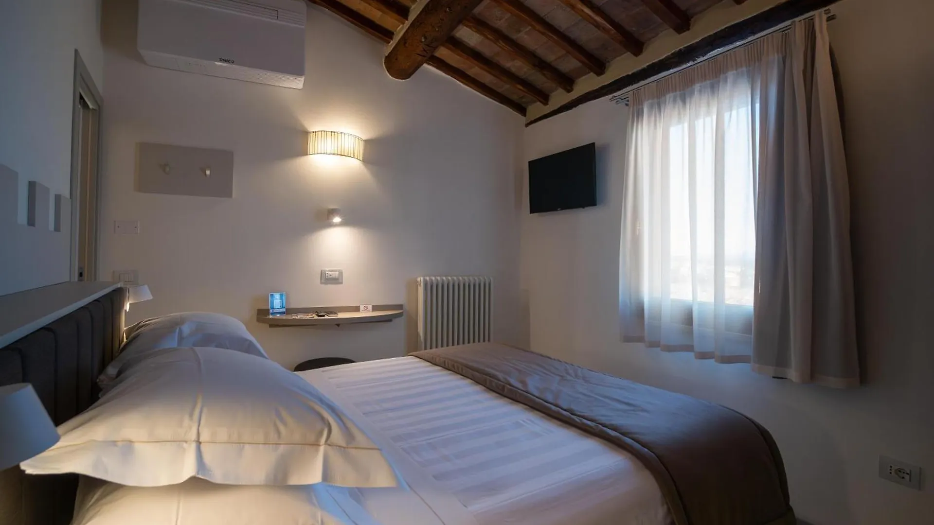 Torre Del Fuggisole Otel Siena 3*,  İtalya