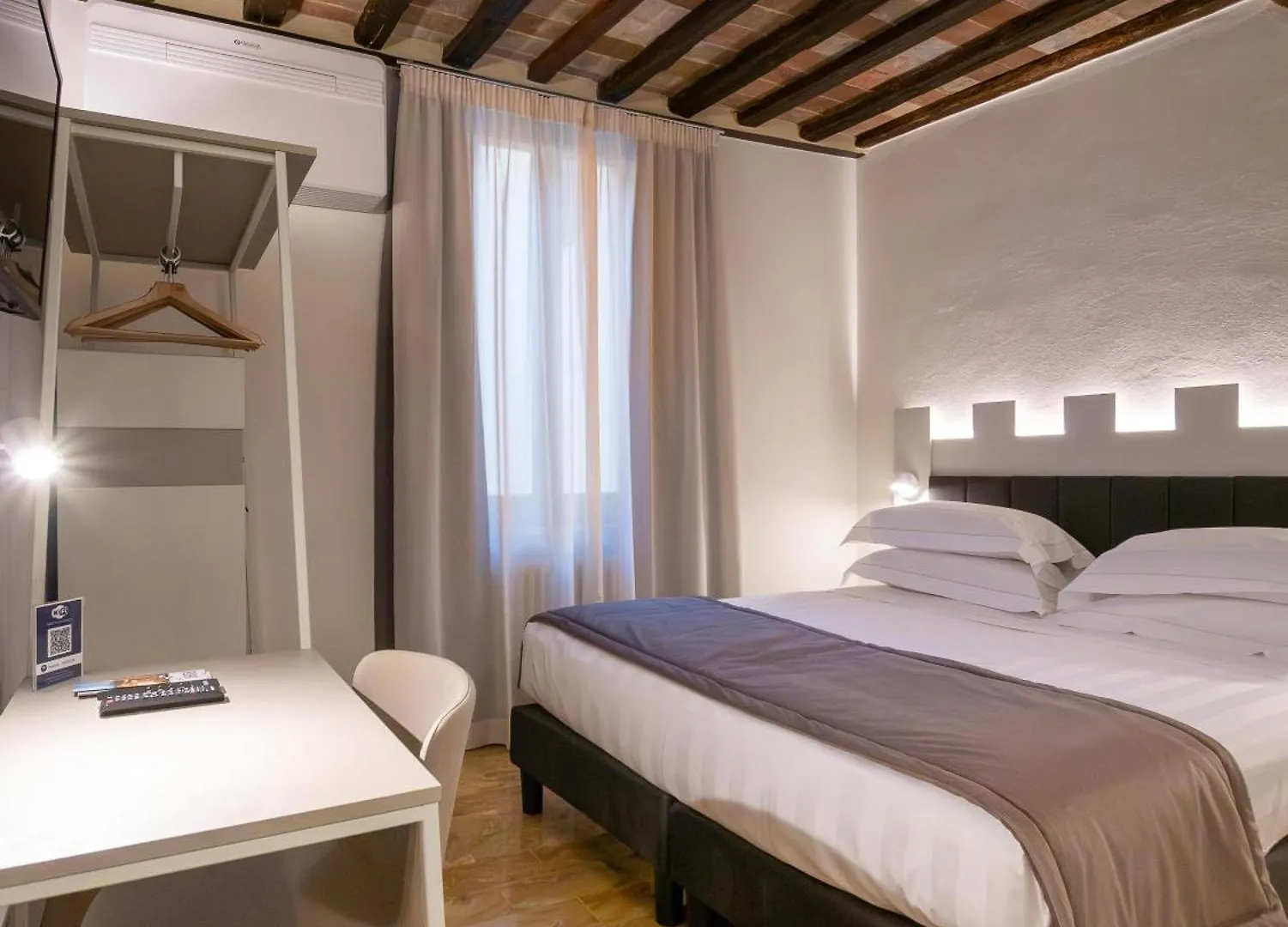 Hotel Torre Del Fuggisole Siena